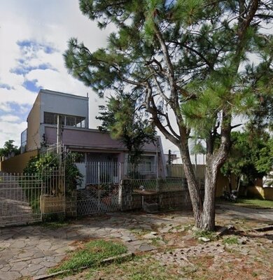 SOBRADO EM TERRENO COM 11X44 NA RUA JAGUARI - CRISTAL