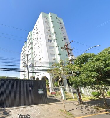 Box em condomínio no Menino Deus!