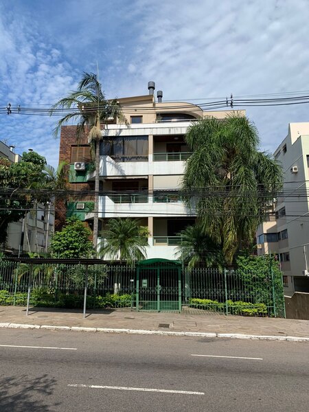 Apartamento na Rua Prof. Cristiano Fischer, próximo à Protásio!